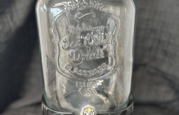 Distributeurs de boissons en verre / Glass drink dispensers